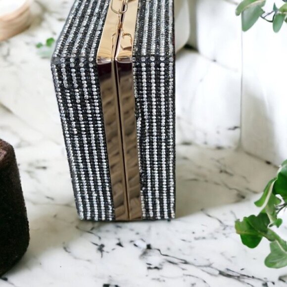 Women's NWOT Retro Radio Shape Crossbody Shoulder Chain Bag Rhinestone Metal - Picture 9 of 14